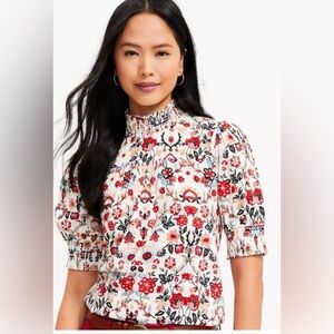 LOFT SHORT SLEEVE IVORY FLORAL PRINT SMOCKED BLOUSE TOP SIZE SMALL NWT